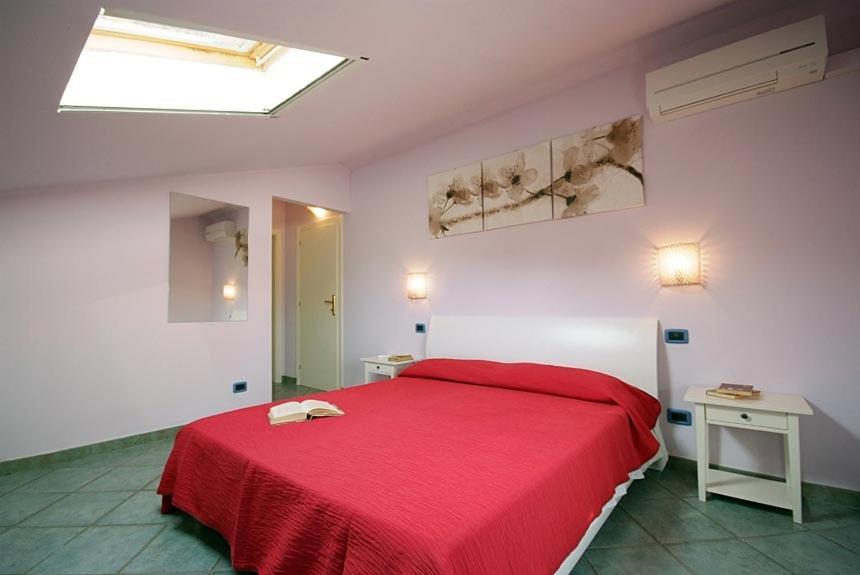 Della Luna Apartahotel
